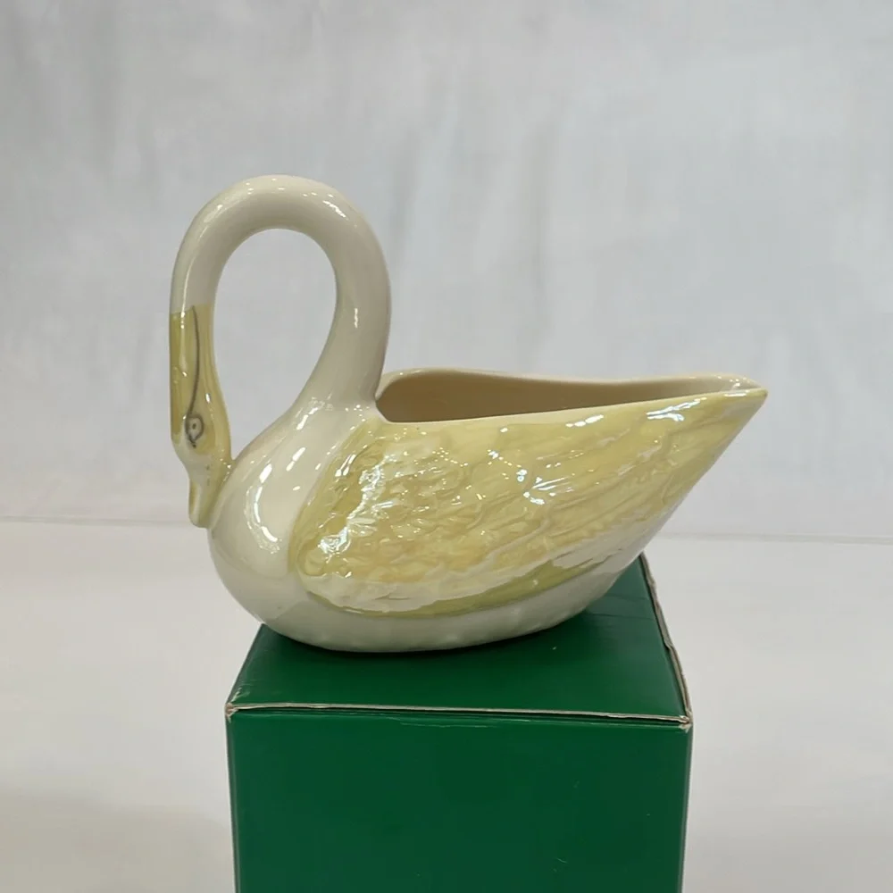 Belleek Parian China Swan Hand Crafted In Ireland With Box EUC - Picture 2 of 8